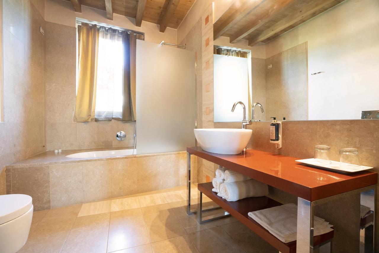 Il Borgo - 1711 Luxury Guest House Arlate Eksteriør bilde