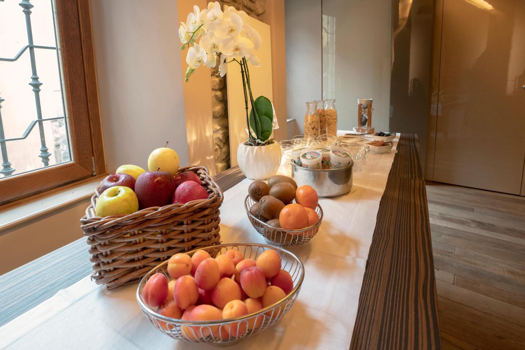 Il Borgo - 1711 Luxury Guest House Arlate Eksteriør bilde